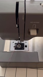 Embroider gifts on your sewing machine this year! Join our workshop for beginners on Saturday so you can create a complete embroidery piece! Want more details? | Vania Santos