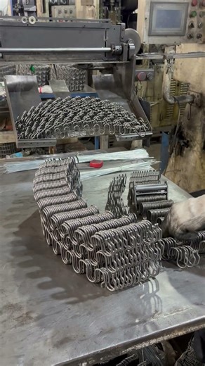 Arch spine is being #HomeUseSpring #AutomotiveSpring #MechanicalSpring #NarrowGapSpring #fpy