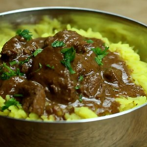 1.7M views · 170 reactions |  This Slow Cooker Banging Beef Curry is one of my most popular slow cooker recipes. Fancy trying it out? Grab the free slow cooker recipe ebook to get the full recipe: https://thehighproteinhandbook.com/10hhprsc | Scott Baptie | Facebook