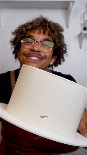 Everything Just Baked ! on Instagram: "I kept getting asked so here’s all my secrets to frosting cakes!!!! 🫡🫡 The key is cold cakes and a good buttercream recipe! Don’t feel bad if it takes you a couple of tries to get it down pact, it took me MONTHS😭😭😭 But once you learn it, the options are really endless! Lemme know if yall got more questions. Comment “BUTTERCREAM” and I’ll send you my recipe 😝 #cakedecorating #everythingjustbaked #blackbaker #baking #cakes #howtofrostacake"