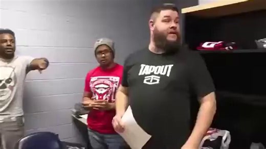 That time Big Show laid a big fart and locked New Day inside the locker room ☠️