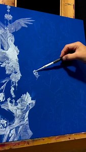 A luminous study in control and imagination, this drawing on @artefexart panel reveals how precision can coexist with poetry. Each pencil stroke breathes form into air, layering light against deep blue to create a sense of movement and weightlessness. Look closely at how transparency and tone guide the rhythm across the surface—a true lesson in subtle structure. Via: @lutherpaola 🖼️ Artwork: Color Pencil on Panel Art by: @juiliocesart85 Remarks by: @artartluther #artworkanalysis #paolaluther #d