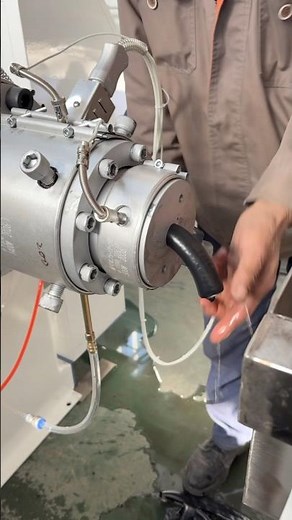 Cómo operar una máquina para mangueras de jardín de PVC? #PVC #HoseManufacturing #Industrial