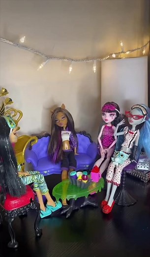 G2 scares everyone 😭💖@monsterhigh #monsterhigh #monsterhighdolls #monsterhighedit #monsterhighfanart #bratzcollection #monsterhighrepaint #monsterhighedits #monsterhighcosplay #bratz #monsterhighooak #monsterhighart #monsterhighcollection #monsterhighcollector #monsterhigh2022 #monsterhighphotography #monsterhighunboxing #monsterhighoc #fyp #fypシ #monsterhighnefera #photography #monsterhighart #drswing #drawing #princessariel #thriftstorefinds #minivlog #americangirldoll #barbie #lanadelrey #t