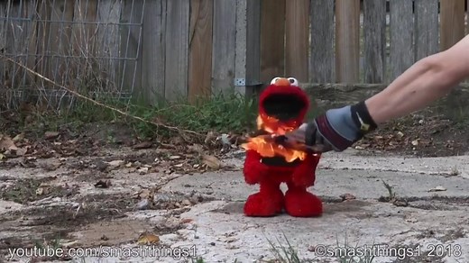#elmo #stelmosfire #crispy #literal #burning #fire #arson #ticklemeelmo #elmosworld#sesamestreet #burn #burnbabyburn#donttrythisathome #fireburning 🔥