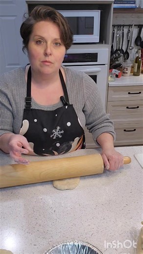 224K views · 5.9K reactions | Pâte à tartes 5 1/2 tasses de farine tout usage 1 lb de graisse tenderflake ou pur saindoux ou pur lard 1 gros oeuf 2c.à thé de sel 1c.à soupe de vinaigre Eau froide | Les p'tits plats de Grand-Mère | Facebook