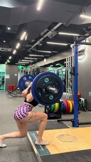 Girls Body Building Exercise at Gym | Gym Motivation For Girls 🔥 | Workout Shorts #gymshorts