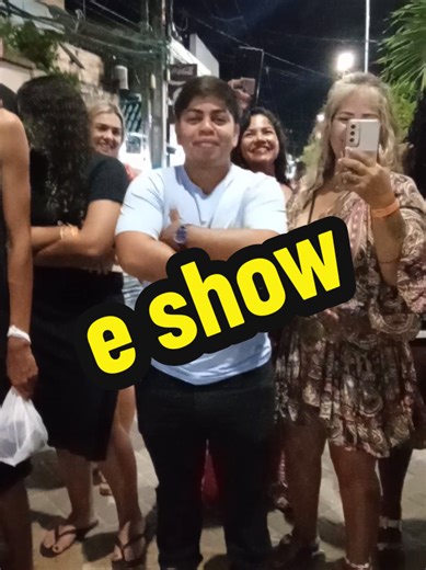 Exploring Humor in 'e Show' Vlogs