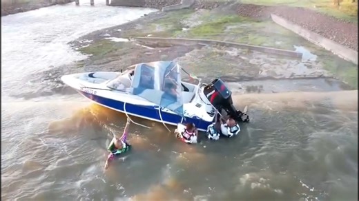 Major Rescue Operation at Grootdraai Dam Successfully Saves Four Individuals On December 29, 2025, a critical rescue operation was launched at the Grootdraai Dam after a motor boat became precariously lodged against the dam wall, endangering the lives of four occupants. Teams from various organizations quickly mobilized to respond to the emergency. The National Sea Rescue Institute (NSRI) reported that the operation concluded successfully by 22:09, with all four men rescued without any injuries.