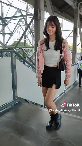 Kayla Davies: Influencer and Fashion Blogger