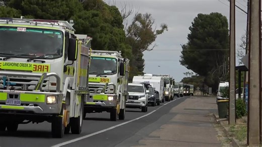 The strike teams passed through Coonalpyn (along with lots of other people!) much earlier in the day - now well into Victoria If you see them on the road, give them a wave! Thanks Braeden Gatt for the video. | SA CFS Promotions Unit