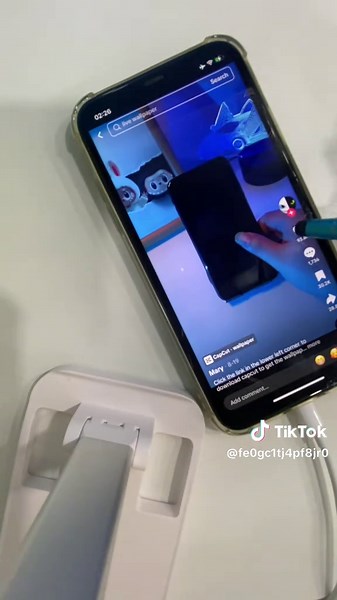 Captivating Live Wallpaper with Heartbeat Effect