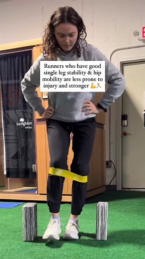 🏃‍♀️Are you a runner who’s currently dealing with an injury or has been injured in the past? Welcome! You’re in the right place to discover WHY you’re injured and learn how to FIX it 👇 Many running injuries stem from a lack of single leg stability. Running is essentially a single leg sport—you’re never on two feet at once. To build strength and stability, you need to practice single legged exercises. Poor hip mobility is another common cause. Your hips are the powerhouse of your stride. Good h