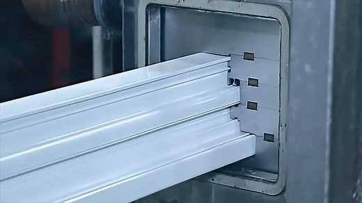 PVC型材如何制造的，原来全靠“挤”出来的，长见识！