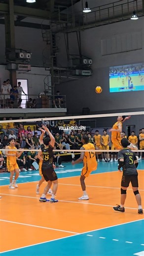 Vryvin Catinsag standing tall as he blocks that backrow hit from Bituin. 🐯💪 #vleague #vleaguecollegiatechallenge #vleague2025 #volleyball #mens #college #sport #athlete #reels #fbreels #fyp #foryou #foryoupage #trendingreelsvideo #trending #spike #game | Volley Reels