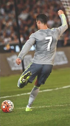 Ronaldo Reacts When Meets Georgina#ronaldo#cr7#cristianoronaldo#foryou#gorgina#footballllllllll