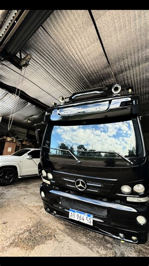 Mercedes Benz Accelo 815 con Techo Elevado y Cabina