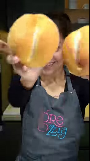 Receta de "Pan francés" Ingredientes: *Harina sin preparar panadera 250 gr *Manteca vegetal 5 gr *Agua 150 gr *Azúcar 8 gr *Sal 5 gr * Levadura seca 2.5 gr o 1/2 cdta #pan #recetadepan #receta #recetasfaciles #recetas #pancitos #panfrances #postresfaciles #recetasdetiktok #pastelería #recetasdeliciosas #bread #panaderia #recipe #recipesoftiktok #recipes #delicious #panaderia #panaderiaartesanal | Grezzia Alessandra Lopez