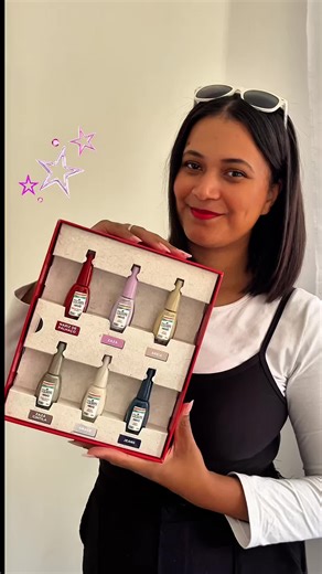 Cada cor dessa caixinha me leva pra uma versão diferente de mim: 👧 A delicada, dos bilhetes no caderno. 💋 A ousada, que se achava invencível de batom vermelho. 🌈 A divertida, que amava tudo colorido e exagerado. A nova coleção Colorama Retrô tá cheia de memórias… e de possibilidades. ✨ Me conta seu ano de nascimento aqui nos comentários que eu te indico qual cor da coleção tem tudo a ver com a sua vibe! Ah! E corre no @Esmalte Colorama 🌈 pra saber tudo sobre o concurso criativo! #ColoramaRet