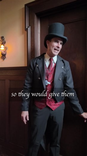 The secret is in the doorknobs. 🚪 At 300 Clifton, history is in the details. Built in 1887, you can still feel the difference between the ornate hardware for the owners and the simple materials used for the servants. Unlike a museum, we want you to touch the history. From our original furniture to our 10 unique guest rooms, every corner tells a story. 10 min walk to @WalkerArtCenter & Sculpture Garden 15 min walk to the Minneapolis Convention Center Come stay with us and step back in time! #300