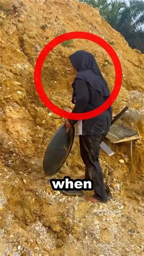 She took this golden brown sand, then found this 🤯