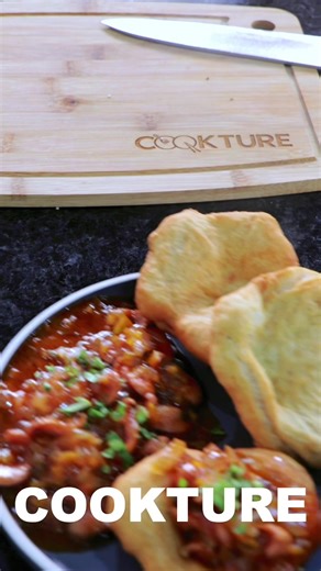 Un platillo con mucho sabor del bueno es la famoso y tradicional panameño hojaldre con salchica guisada. Una receta rápida y sencilla para cuando pega el hambre o deseas comer algo diferente. Te paso la receta por acá.. @Yoryi Campos etiquétame en tus comidas que preparamos desde Cookture. #sabortradicional #gastronomiapanameña #recetasfaciles #hojaldres #cookturesazón #panama🇵🇦 #panamagram #panamatiktok #saborytradición #cocinapanameña #salchichasguisadas
