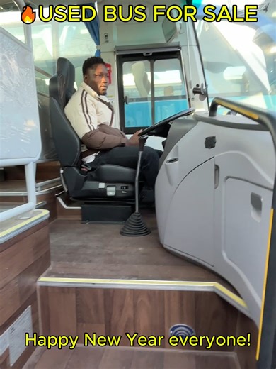 We warmly welcome our friends from Africa to come to our bus testing site for a live test drive.#usedbus #usedbusforsale #48seatbluebus #chinabus #luxurybus