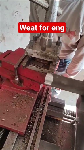 लेथ मशीन पर पाइप में चूड़ी कैसे बनाते हैं | Pipe Threading on Lathe Machine #shorts