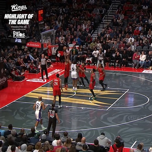 Foxy dancing through the lane 🕺 Highlight of the Game presented by Pest Pros Pest Solutions | Sacramento Kings