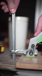 Easy locking and quick release. 😉The perfect complement to the Festool MFT or Guide rail system. 👌🏼 Learn more about the Quick Clamp FS-HZ 160 here: https://bit.ly/3lEM02c Thank for sharing @drywallbydesign 🤝 | Festool