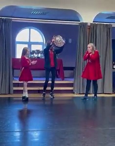 The final round of the ‘Treble Reel Dance Off 2022’ School spirit at its best 🥰✨ Well done to our treble reel queen Olivia O’Neill! 👸👏 #innovairishdancecompany #classfestival #danceoff #schoolspirit #festival #irishdance #irishdancers #treblereel #festivalirishdance | Innova Irish Dance Company
