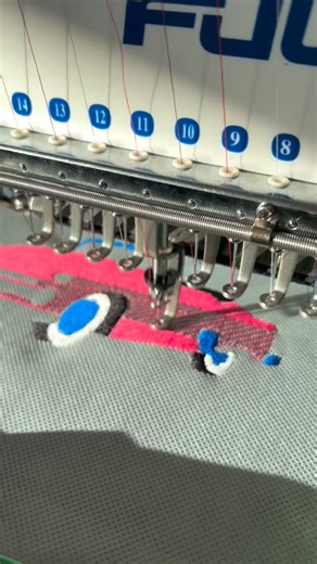 🧵✨Broderie réalisée sur une machine FUWEI, avec un design de voiture signé par notre cliente @brod.eure Un travail précis et fluide grâce à la performance de nos machines ! 👉 Merci à @brod.eure pour ce superbe motif 🔥 🌐 Pour découvrir nos machines : site FUWEI en bio. #machineabroder #broderie #fuweifrance #broderiepersonnalisée #professionnel | Fuwei France