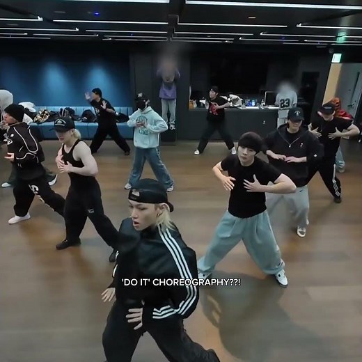 THE BODY ROLLS HELLO??! DO IT DO IT 🗣️🗣️❤️‍🔥 #straykids #chan #leeknow #changbin #hyunjin #felix