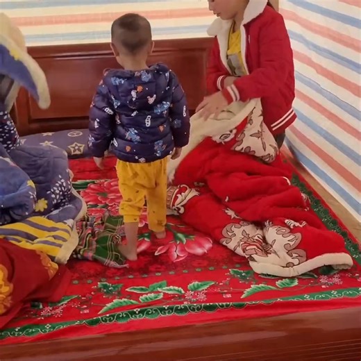 328K views · 3K reactions | Go to the market to buy a bed for the family | Ellie | Facebook