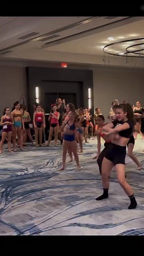 26 reactions | This was such a fun jazz combo from the insanely talented @frantzaugustinjr 朗 #jazz #dance #dancer #wilddanceintensive #danceconvention | Melissa Glutz Venezia | Facebook