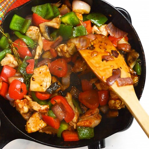 Easy Croatian Chicken Mushroom Pepper Skillet, a fantastic sandwich stuffing, and great on its own as a low carb meal! https://www.aspicyperspective.com/croatian-chicken-mushroom-pepper-skillet/ | A SPICY PERSPECTIVE