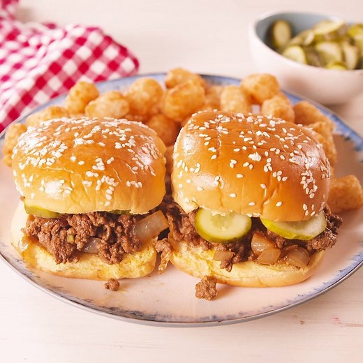 Roseanne fans, THIS is what you need to eat while watching tonight's episode. Full recipe: http://dlsh.it/VjjkBgI | Delish