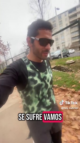 ¿Por qué entrenar con cambios de ritmo? 🏃‍♂️ ✅ Mejora tu capacidad de sostener ritmos altos ✅ Enseña al cuerpo a recuperarse mientras sigues corriendo ✅ Rompe la monotonía y hace el entrenamiento más entretenido 🎯 ✅ Te prepara para reaccionar en momentos clave de la carrera 🧠💪 ✅ ¡Simula las subidas, bajadas o los cambios del ritmo de competencia! ⛰️🚀 . . . . #RunningChile #RunningEcuador #CorredoresChile #CorredoresEcuador #RunnersChile #RunnersEcuador #RunMotivation #maratondebuenosaires #