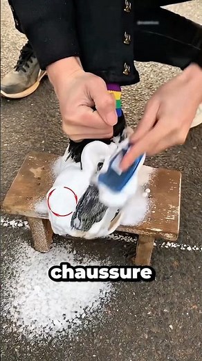 L’homme qui nettoie et rend les chaussures comme neuve ! 😱