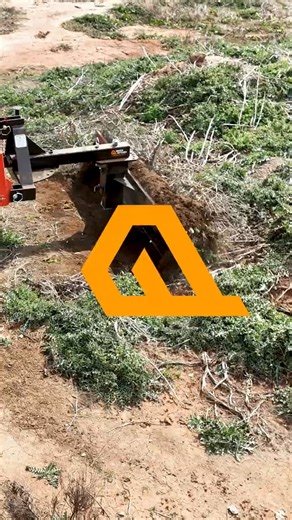 Give your tractor the muscle to grade, level, and move material with precision 💪 The Quick Blade HD Rear Blade features a heavy-duty moldboard, full angle adjustments, and a reinforced frame for clean passes and smooth finishes. From driveway maintenance to ditching and soil work, the rear-facing design gives you better visibility and control to get the job done right—every time. | Quick Attach Attachments