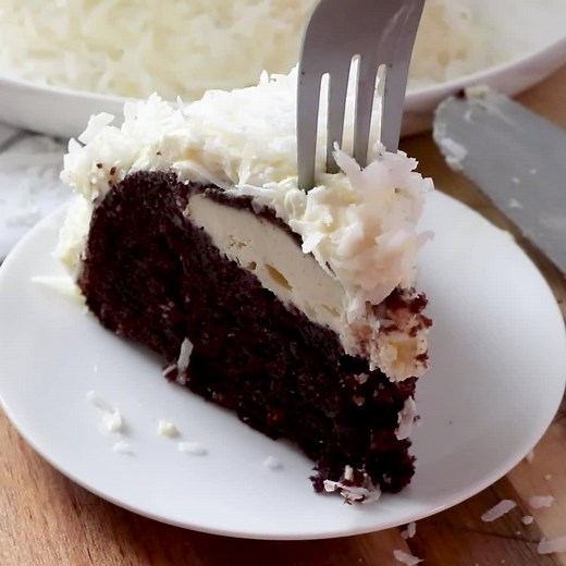 321K views · 1.4K reactions | Bring back school lunch memories with this chocolate snowball cake! Baked in a glass bowl, this round cake is covered with pudding frosting and coconut. https://thebestcakerecipes.com/snowball-cake/ | The Best Cake Recipes | Facebook