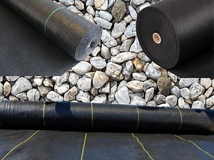7 Best Landscape Fabrics for Rock and Gravel - Flipping Prosperity