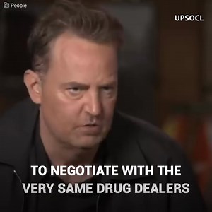 3.3K views · 12 reactions | The meeting of friends was being uncomfortable, the strange interventions of Matthew Perry kept the tension of the moment, but the strangest thing of all was the paralysis on his face. It was immediately assured that the actor had hit rock bottom again and it was The Sun newspaper who confirmed everything through an anonymous source... | Golden Years | Facebook