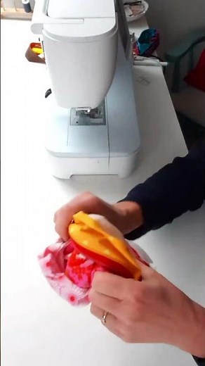 #bagmaking with Spencer Ogg. Want to #makebags ? Just drop in for some #sewingfun #sewingtutorials