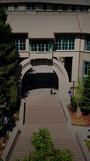 What starts at Haas, moves the world. 🚀🌎🌍🌏 Ready to transform an idea into impact? The journey begins at UC Berkeley Haas. Join the next generation of entrepreneurs creating world-changing companies in AI, cleantech, fintech, and beyond. At UC Berkeley Haas, we empower founders to turn bold ideas into global impact, exemplified by alumni like: • @xendit.id founder @mosesjlo, MBA 15, who was driven by a desire to simplify cross-border payments and built Southeast Asia’s unicorn fintech platfo