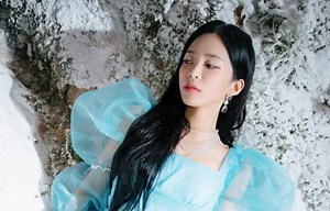 Heize 昨日發行全新數位單曲《First sight》，MV 公開