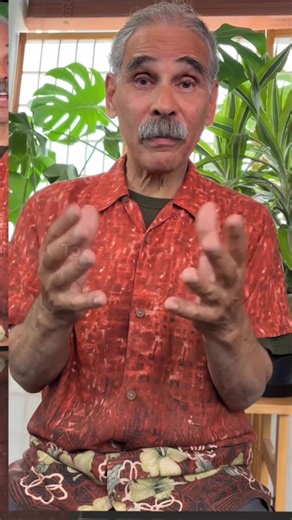 💬 Want to boost your baby's communication skills? Get the whole crew involved! 🍼🧠✨ It's not just parents who make a difference — siblings, grandparents, and anyone close to your little one can play a powerful role in teaching signs and gestures. 🤟💛 Babies love learning from the people around them, especially from their siblings. When everyone uses a few simple, meaningful signs, it helps your child understand the world faster and express themselves more clearly — even before they can speak!