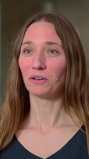 Als Delphin und Viktor noch in ihrer Wohnung lebten, träumten sie davon ihren Kindern eine tolle Spielelandschaft zu gestalten, sobald sie einen eigenen Garten haben. 💭 Also bauten sie den MultiFlyer schon vorher auf, um ihre Kleinen beim Umzug in ihr Haus damit zu überraschen! 🥳🤩 _________________________ When Delphin in Viktor lived in their apartment, they've dreamed of creating a great playscape for their children as soon as they had their own garden. 💭 So they set up the MultiFlyer befo