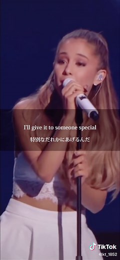 あと少しでクリスマスだね🎄クリスマス一緒に過ごすのは共有からLINE開いて3番目の人らしいよ🎅🏻🍒#lastchristmas #クリスマス #洋楽和訳 #歌詞動画 #洋楽 #和訳動画 #和訳 #おすすめ #fyp #アリアナ・グランデ #arianagrande