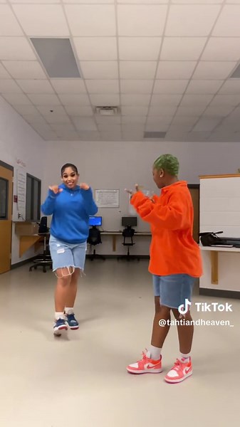 💙🧡#fyp #trending #viral #dance #school